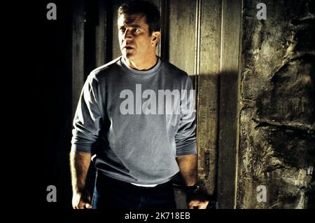 MEL GIBSON, SIGNS, 2002 Stock Photo