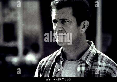 MEL GIBSON, SIGNS, 2002 Stock Photo