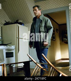 MEL GIBSON, SIGNS, 2002 Stock Photo