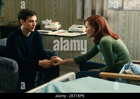 TOBEY MAGUIRE, KIRSTEN DUNST, SPIDER-MAN, 2002 Stock Photo