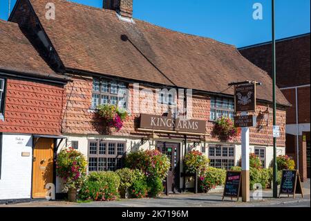 The Kings Arms public house on the Bishopric in Horsham town centre, West Sussex, England, UK Stock Photo