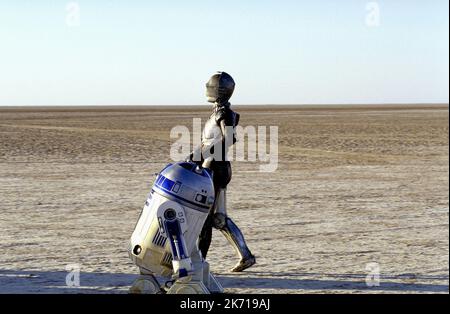KENNY BAKER, ANTHONY DANIELS, STAR WARS: EPISODE II - ATTACK OF THE CLONES, 2002 Stock Photo