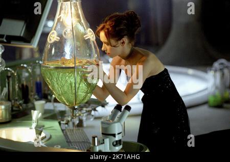 THE TUXEDO JENNIFER LOVE HEWITT A DREAMWORKS PICTURE THE TUXEDO