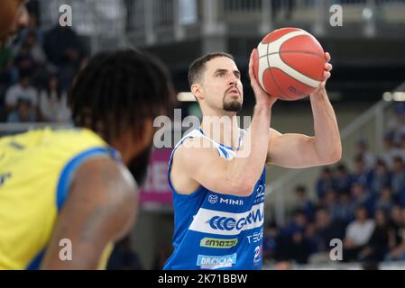 Palaleonessa A2A, Brescia, Italy, October 16, 2022, John Petrucelli - Germani Basket Brescia at free throw.  during  Germani Basket Brescia vs Ginova Scafati - Italian Basketball A Serie  Championship Stock Photo