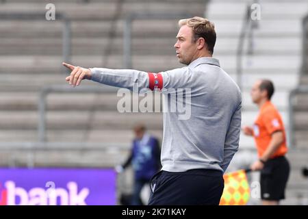 RSCA Futures' head coach Robin Veldman talks to his players after a soccer  match between RSC, Stock Photo, Picture And Rights Managed Image. Pic.  VPM-43653717