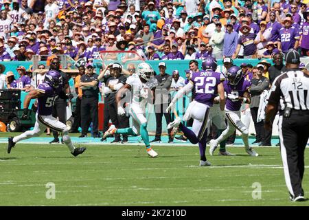 Miami Dolphins running back Raheem Mostert (31) runs with the ball in the  third quarter during an NFL football game against the San Francisco 49ers,  Sunday, Dec. 04, 2022 in Santa Clara