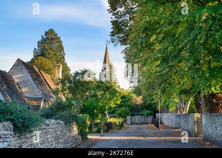 Church walk in autumn. Shipton under Wychwood, Cotswolds, Oxfordshire, England Stock Photo