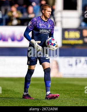 Luton Town goalkeeper Ethan Horvath in action during the Sky Bet Championship match at Kenilworth Road, Luton. Picture date: Saturday October 15, 2022. Stock Photo