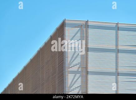 Spaced-mounted aluminum profiles covering the exterior of a building Stock Photo