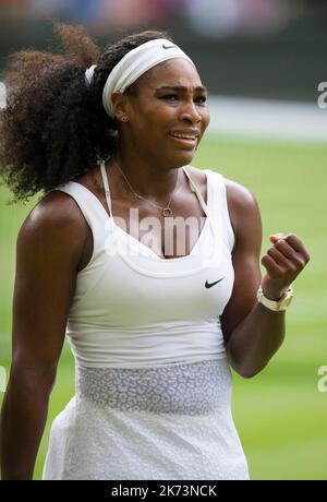 03/07/15. AELTC, Wimbledon Championships 2015, Wimbledon, London. Womens singles third round,  Serena Williams v Heather Watson, centre court. William Stock Photo