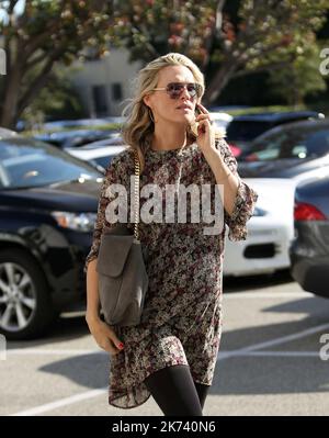 LOS ANGELES 08/12/2016 Molly Sims shopping at Saks Fifth Avenue in ...