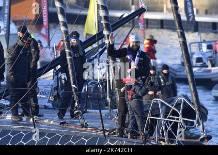 Alex Thomson: Welsh sailor completes Vendee Globe race in second place  Stock Photo