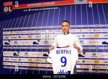 Memphis Depay signed with french first league soccer Club Lyon