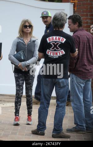 Goldie Hawn and Kurt Russell check up on their new house construction