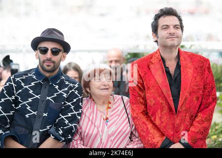 Singer Matthieu Chedid, director Agnes Varda and JR attend the 'Faces, Places (Visages, Villages)' photocall during the 70th annual Cannes Film Festival at Palais des Festivals Stock Photo