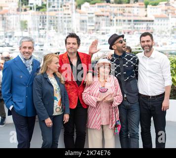 Singer Matthieu Chedid, director Agnes Varda and JR attend the 'Faces, Places (Visages, Villages)' photocall during the 70th annual Cannes Film Festival at Palais des Festivals Stock Photo