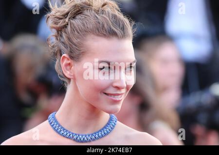 Arizona Muse is seen on the Red Carpet during the 70th edition of the 'Festival International du Film de Cannes' on 20/05/2017 in Cannes, France. The film festival runs from 17 to 28 May.  © Pierre Teyssot / Maxppp   70th annual Cannes Film Festival in Cannes, France, May 2017. The film festival will run from 17 to 28 May. Stock Photo