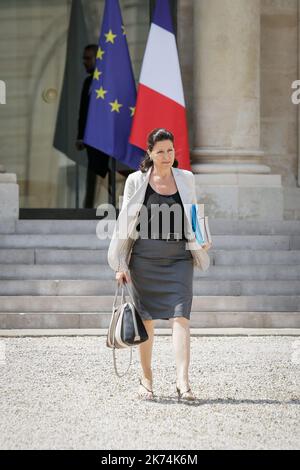 ©Thomas Padilla/MAXPPP -   22/06/2017 ; Paris FRANCE; SORTIE DU CONSEIL DES MINISTRES AU PALAIS DE L' ELYSEE. French Minister for Solidarity and Health Agnes Buzyn leaves the Elysee Palace in Paris after the first cabinet meeting of the French new government on June 22, 2017. Stock Photo