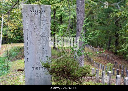 Calera, Alabama, USA-Sept. 30, 2022: Stone sign and rows of Confederate soldier graves at the Shelby Springs Confederate Cemetery a historical site in Stock Photo