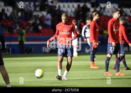 Paris Saint Germain’s Kylian Mbappe at training, during the French league 1 soccer game between PSG and Bordeaux at the Parc des Princes Stadium in Paris, France, 30 September 2017 Stock Photo