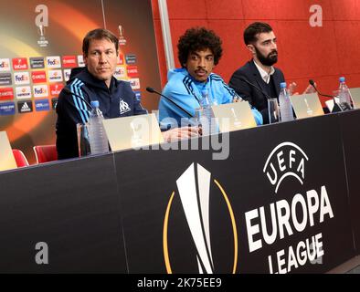 Marseille's French head coach Rudi Garcia and Marseille's Luiz Gustavo (R) listen during a press conference on the eve of the quarter final Europa League football match RB Leipzig vs Olympique de Marseille (OM) in Leipzig, eastern Germany, on April 4, 2018.  Stock Photo