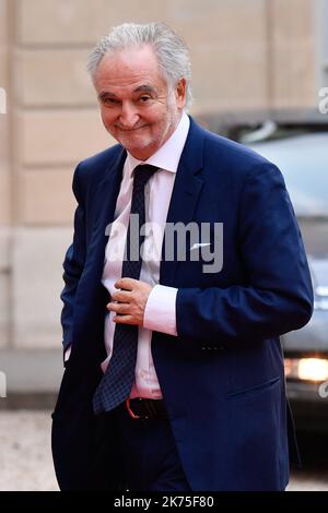 Jacques Attali at the Elysee Palace for dinner in honor of the Prince, Mohamed Bin Salman Bin Abdulaziz Al Saoud Stock Photo