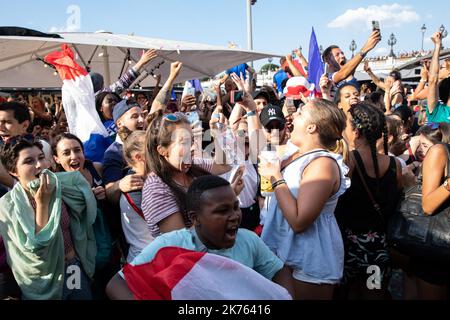Christophe Morin / IP3 . French supporters celebrate the French victory at the end of the final of the 2018 Football World Cup between France and Croatia, in Paris, France, on July 15th, 2018. Stock Photo
