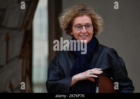 Muriel Penicaud, la Ministre du Travail  en sortie du Conseil des Ministres le Mercredi 09 Janvier 2019  / 09/01/2019  -  France / Ile-de-France (region) / Paris  -  Muriel Penicaud, Minister of Labor out of the Council of Ministers on Wednesday 09 January 2019 Stock Photo