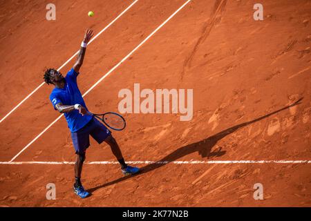 Gael Monfils (FRA) against Dominic Thiem (AUT) on court Philippe Chatrier in the 1/8th of the French Open tennis tournament at Roland Garros in Paris, France, 3rd June 2019. Stock Photo