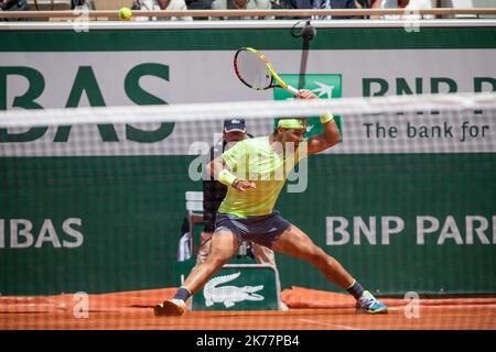 Rafael Nadal (ESP) against Roger Federer (SUI) on court Philippe Chatrier in the semi of final of the French Open tennis tournament at Roland Garros in Paris, France, 7th June 2019. Stock Photo