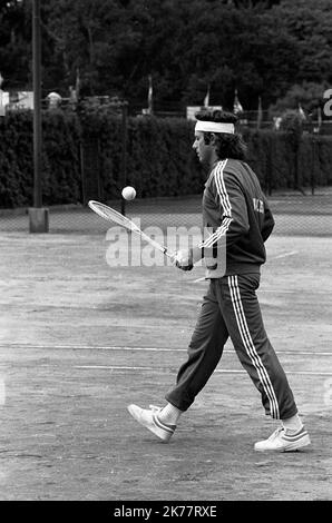 Guillermo Vilas, Argentine tennis player, Roland Garros 1977, Buenos