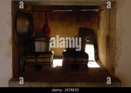 ©Arnaud De Grave / Le Pictorium/MAXPPP - Arnaud De Grave / Le Pictorium - 12/11/2015  -  Madagascar / Alaotra-Mangoro  -  Cuisine.  / 12/11/2015  -  Madagascar / Alaotra-Mangoro  -  Kitchen... Stock Photo