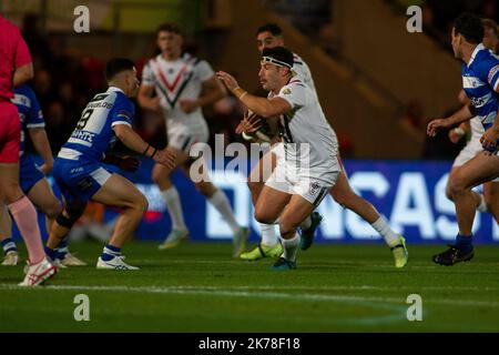 Doncaster, UK. 17th Oct, 2022. *** dFrance on the attack uring the Rugby League World Cup 2022 match between France RL and Greece RL at the Eco-Power Stadium, Doncaster, England on 17 October 2022. Photo by Simon Hall. Editorial use only, license required for commercial use. No use in betting, games or a single club/league/player publications. Credit: UK Sports Pics Ltd/Alamy Live News Stock Photo