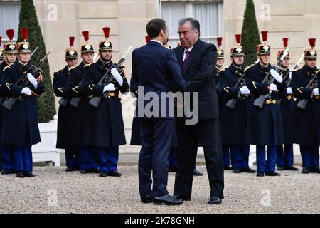 ©Julien Mattia / Le Pictorium/MAXPPP - Julien Mattia / Le Pictorium - 8/11/2019  -  France / Paris  -  le President Emmanuel Macron recevait au Palais de l'Elysee pour entretien le President de la Republique du Tadjikistan, Mr Emomali RAHMON, le 08 Novembre 2019.  / 8/11/2019  -  France / Paris  -  President Emmanuel Macron received the President of the Republic of Tajikistan, Mr Emomali RAHMON, at the Elysee Palace for talks on November 8, 2019. Stock Photo