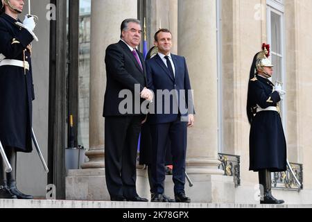 ©Julien Mattia / Le Pictorium/MAXPPP - Julien Mattia / Le Pictorium - 8/11/2019  -  France / Paris  -  le President Emmanuel Macron recevait au Palais de l'Elysee pour entretien le President de la Republique du Tadjikistan, Mr Emomali RAHMON, le 08 Novembre 2019.  / 8/11/2019  -  France / Paris  -  President Emmanuel Macron received the President of the Republic of Tajikistan, Mr Emomali RAHMON, at the Elysee Palace for talks on November 8, 2019. Stock Photo