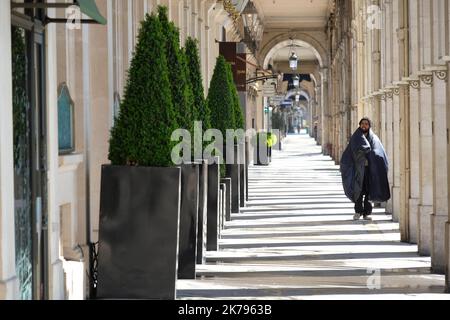 France, Paris, Homeless in the empty city of Paris because of the Coronavirus, COVID 19. The Eiffel tower and all the touristic place are deserted of tourists Stock Photo