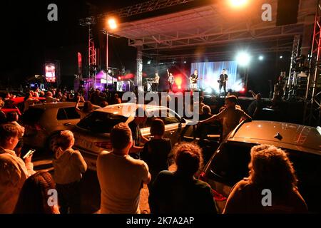 Â©PHOTOPQR/LA DEPECHE DU MIDI/LAURENT DARD ; TARBES ; 21/06/2020 ; NR LAURENT DARD DRIVE IN 100% CONCERT VOITURES BOULEVARD DES AIRS BDA SANGRIA GRATUITE SANGRIA GRAT'8 TIBZ LA DERYVES SANS PRETENTION ARSENE    - Drive music day ! France tarbes June 21 2020 Stock Photo