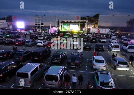 Â©PHOTOPQR/LA DEPECHE DU MIDI/LAURENT DARD ; TARBES ; 21/06/2020 ; NR LAURENT DARD DRIVE IN 100% CONCERT VOITURES BOULEVARD DES AIRS BDA SANGRIA GRATUITE SANGRIA GRAT'8 TIBZ LA DERYVES SANS PRETENTION ARSENE    - Drive music day ! France tarbes June 21 2020 Stock Photo