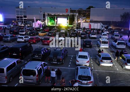 Â©PHOTOPQR/LA DEPECHE DU MIDI/LAURENT DARD ; TARBES ; 21/06/2020 ; NR LAURENT DARD DRIVE IN 100% CONCERT VOITURES BOULEVARD DES AIRS BDA SANGRIA GRATUITE SANGRIA GRAT'8 TIBZ LA DERYVES SANS PRETENTION ARSENE    - Drive music day ! France tarbes June 21 2020 Stock Photo