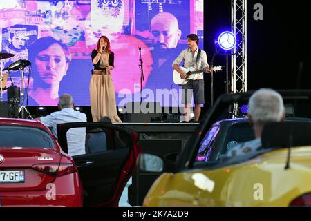 Â©PHOTOPQR/LA DEPECHE DU MIDI/LAURENT DARD ; TARBES ; 21/06/2020 ; NR LAURENT DARD DRIVE IN 100% CONCERT VOITURES BOULEVARD DES AIRS BDA SANGRIA GRATUITE SANGRIA GRAT'8 TIBZ LA DERYVES SANS PRETENTION ARSENE    - Drive music day ! France tarbes June 21 2020 Stock Photo