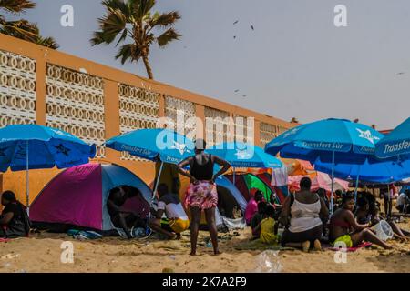 Senegal / Dakar  -  Several hundred people gathered on the small beach in the city of Ngor this Sunday, June 21, 2020. Stock Photo
