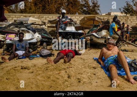 Senegal / Dakar  -  Several hundred people gathered on the small beach in the city of Ngor this Sunday, June 21, 2020. Stock Photo
