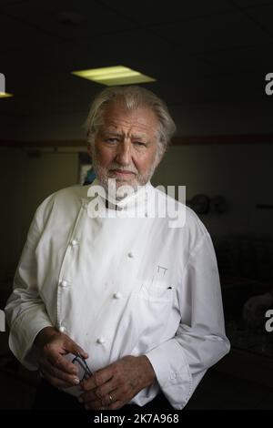 ©PHOTOPQR/LA PROVENCE/TOMASELLI Antoine ; Marseille ; 23/07/2020 ; Le chef Pierre GAGNAIRE dans les cuisines de la Légion Etrangère. Lieux: Légion Etrangère 1er Régiment, Aubagne. GAGNAIRE Pierre - 2020/07/23. French famous chief cook Pierre GAGNAIRE in the kitchens of the Foreign Legion  Stock Photo