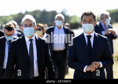 ©PHOTOPQR/L'EST REPUBLICAIN/Alexandre MARCHI ; VERDUN ; 29/07/2020 ; POLITIQUE - HOMMAGE AUX COMBATTANS MUSULMANS - CULTE MUSULMAN - FRANCAIS MORTS POUR LA FRANCE - PREMIERE GUERRE MONDIALE - GRANDE GUERRE - 14 - 18 - 1914 - 1918 - MINISTRE. Fleury-devant-Douaumont (Meuse) 29 juillet 2020. Mohammed MASSAOUI, président du Conseil français du culte musulman, Président du CFCM, et Gérald DARMANIN, ministre de l’Intérieur et des Cultes, à Douaumont pour rendre Hommage aux Combattants Musulmans morts pour la France lors de la Première guerre mondiale. PHOTO Alexandre MARCHI. - Verdun, France, july Stock Photo