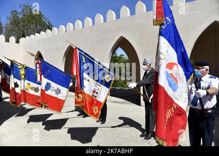 ©PHOTOPQR/L'EST REPUBLICAIN/Alexandre MARCHI ; VERDUN ; 29/07/2020 ; POLITIQUE - HOMMAGE AUX COMBATTANS MUSULMANS - CULTE MUSULMAN - FRANCAIS MORTS POUR LA FRANCE - PREMIERE GUERRE MONDIALE - GRANDE GUERRE - 14 - 18 - 1914 - 1918 - MINISTRE. Fleury-devant-Douaumont (Meuse) 29 juillet 2020. Les portes drapeaux lors du déplacement de Gérald DARMANIN, ministre de l’Intérieur, et de Geneviève DARRIEUSSECQ, ministre déléguée auprès de la ministre des armées, chargée de la mémoire et des Anciens Combattants, à Douaumont pour rendre Hommage aux Combattants Musulmans morts pour la France lors de la P Stock Photo