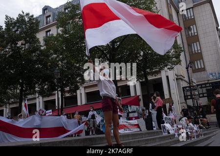 ©Jan Schmidt-Whitley/Le Pictorium/MAXPPP - Jan Schmidt-Whitley/Le Pictorium - 20/08/2020 - France / Ile-de-France / Paris - Quelques dizaines de manifestants, majoritairement Bielorusses se sont rassembles jeudi soir place des Innocents a Paris pour denoncer la repression qui sevit en Bielorussie a la suite d'elections presidentielles que l'opposition democratique denonce comme etant faussees. / 20/08/2020 - France / Ile-de-France (region) / Paris - A few dozen demonstrators, mostly Belarusians, gathered on Thursday evening at Place des Innocents in Paris to denounce the repression in Belarus  Stock Photo