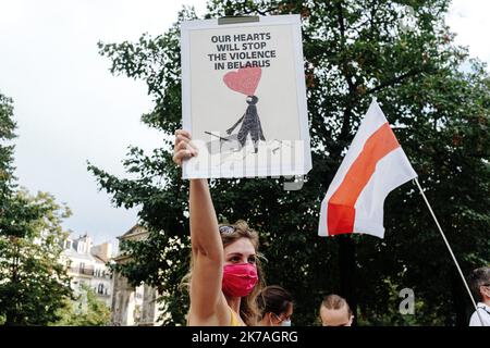 ©Jan Schmidt-Whitley/Le Pictorium/MAXPPP - Jan Schmidt-Whitley/Le Pictorium - 20/08/2020 - France / Ile-de-France / Paris - Quelques dizaines de manifestants, majoritairement Bielorusses se sont rassembles jeudi soir place des Innocents a Paris pour denoncer la repression qui sevit en Bielorussie a la suite d'elections presidentielles que l'opposition democratique denonce comme etant faussees. / 20/08/2020 - France / Ile-de-France (region) / Paris - A few dozen demonstrators, mostly Belarusians, gathered on Thursday evening at Place des Innocents in Paris to denounce the repression in Belarus  Stock Photo