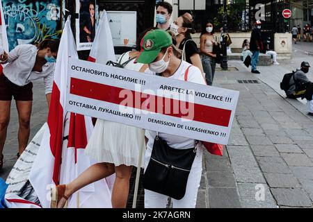 ©Jan Schmidt-Whitley/Le Pictorium/MAXPPP - Jan Schmidt-Whitley/Le Pictorium - 20/08/2020 - France / Ile-de-France / Paris - Quelques dizaines de manifestants, majoritairement Bielorusses se sont rassembles jeudi soir place des Innocents a Paris pour denoncer la repression qui sevit en Bielorussie a la suite d'elections presidentielles que l'opposition democratique denonce comme etant faussees. / 20/08/2020 - France / Ile-de-France (region) / Paris - A few dozen demonstrators, mostly Belarusians, gathered on Thursday evening at Place des Innocents in Paris to denounce the repression in Belarus  Stock Photo