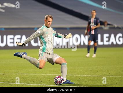 ©PHOTOPQR/LE PARISIEN/Arnaud Journois ; LISBONNE ; 23/08/2020 ; FOOTBALL FINALE DE LA LIGUE DES CHAMPIONS . LISBONNE . ESTADIO DA LUZ . 23/08/2020 . PARIS SG - BAYERN MUNICH Manuel Neuer Marquinhos Lisbon: 08/23/2020; European Football Cup final. PSG Bayern Munich  Stock Photo