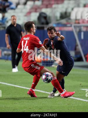 ©PHOTOPQR/LE PARISIEN/Arnaud Journois ; LISBONNE ; 23/08/2020 ; FOOTBALL FINALE DE LA LIGUE DES CHAMPIONS . LISBONNE . ESTADIO DA LUZ . 23/08/2020 . PARIS SG - BAYERN MUNICH Perisic / Bernat Lisbon: 08/23/2020; European Football Cup final. PSG Bayern Munich Stock Photo